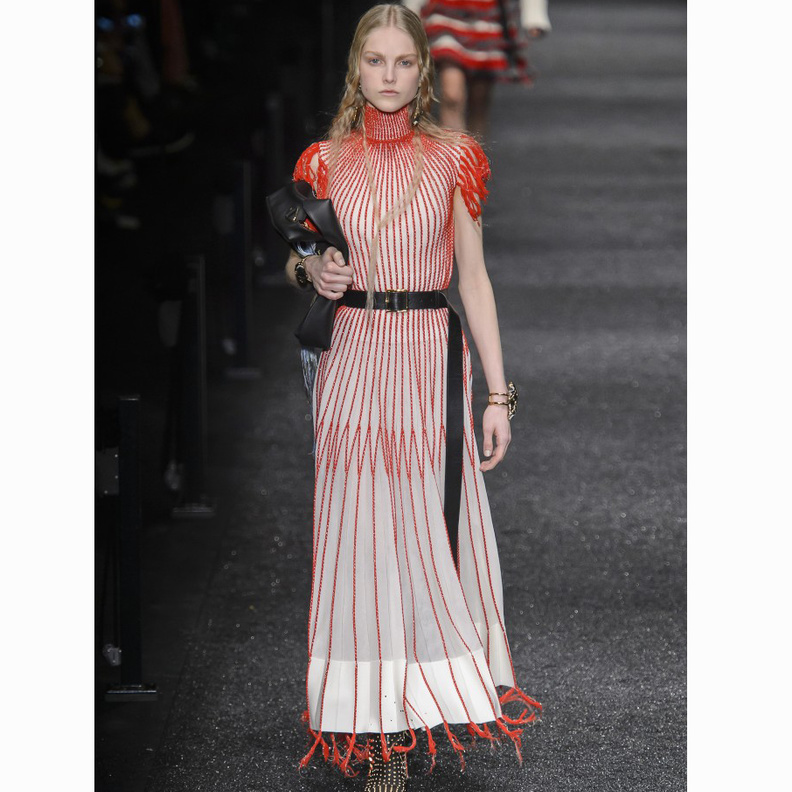 dolce-gabbana اسلوب سبابي جميل من دوتشي اند غابانا.