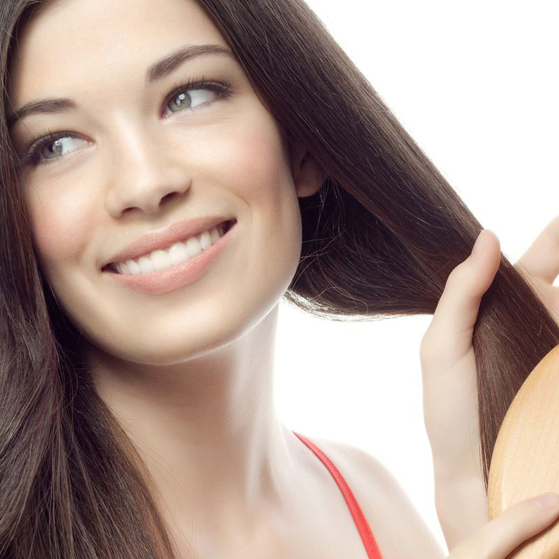 عالجي جفاف وتلف شعرك باستخدام البيض وعصير الخيار