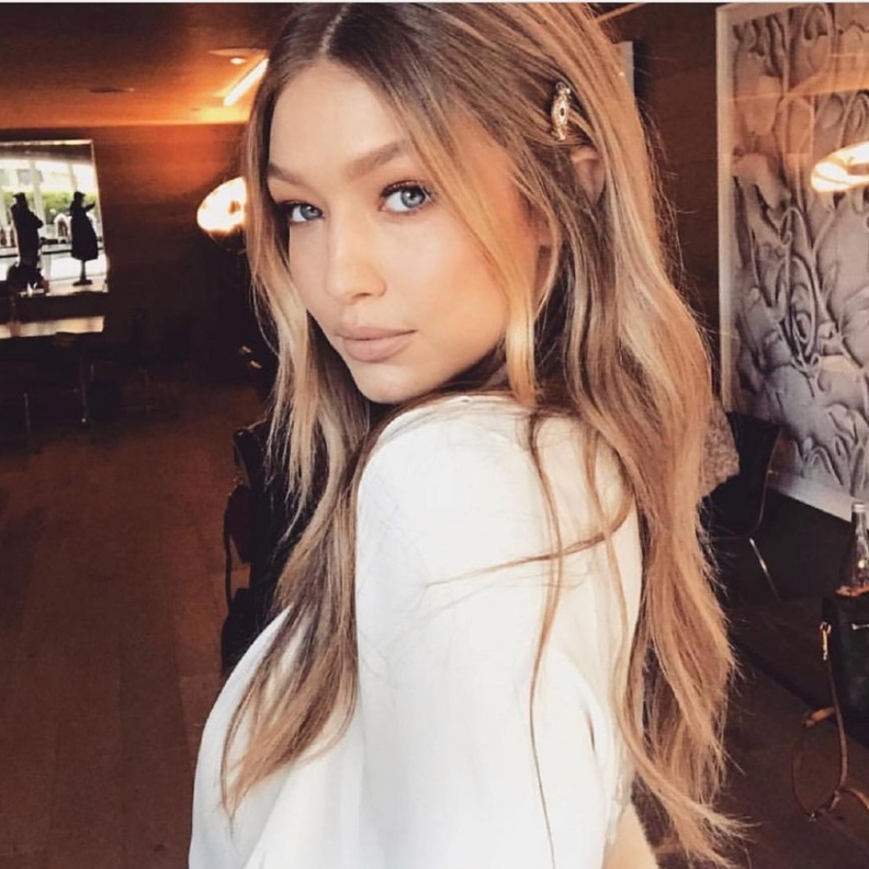 من متجر كارل لاغرفيلد.