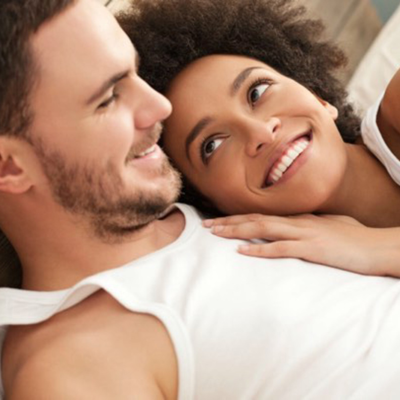 فوائد ممارسة العلاقة الحميمة قبل النوم مباشرة