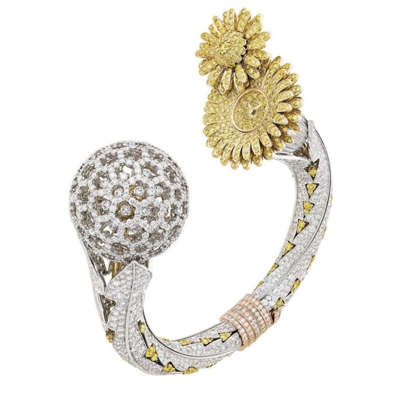 ساعة يد من بولغاري من الذهب الأبيض والماس والزمرد