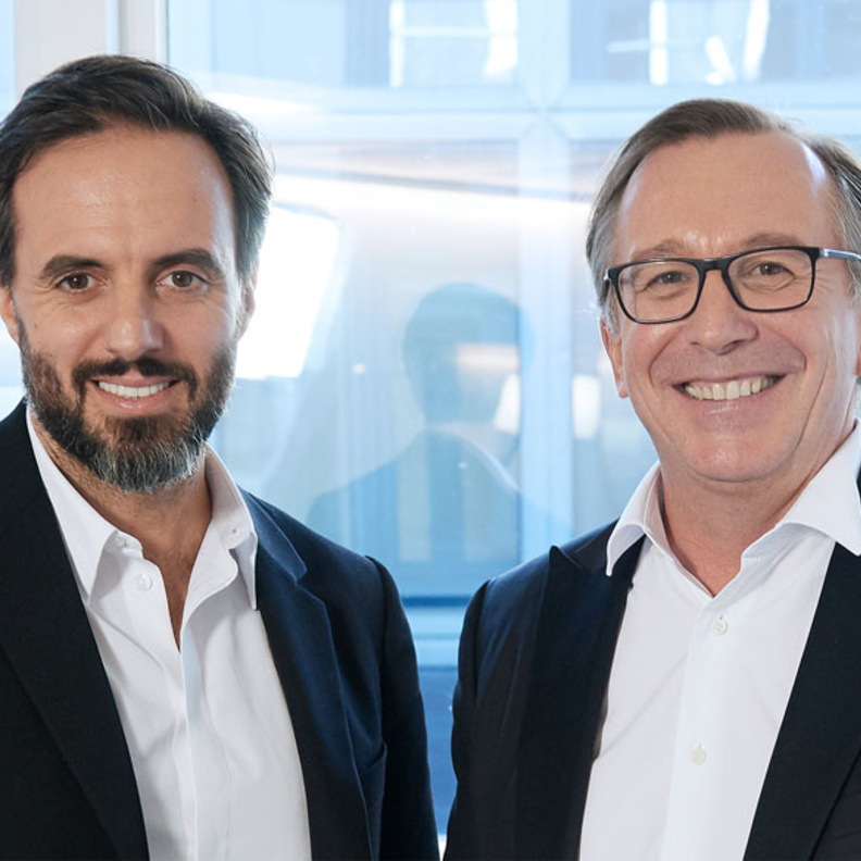 Jose Neves الرئيس التنفيذي لFarfetch  وBruno Pavlovsky مدير دار Chanel