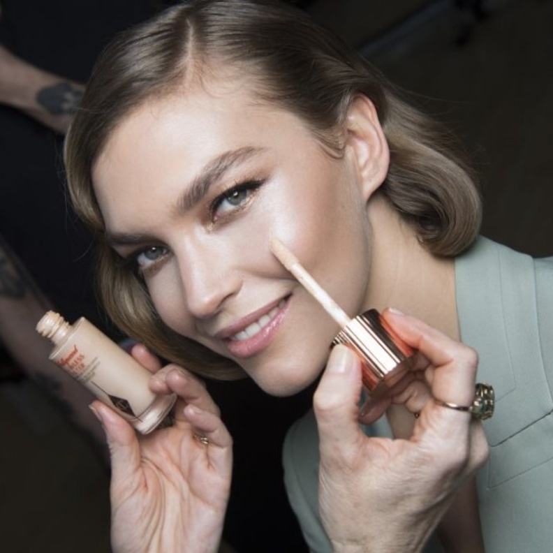 resized_Charlotte Tilbury تقدم مكياج تمبرلي لندن