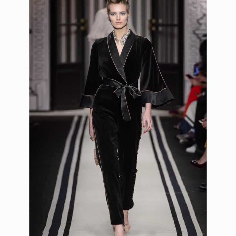 موديلات جمبسوت مخمل مع الثنيات العريضة من دار Ulla Johnson