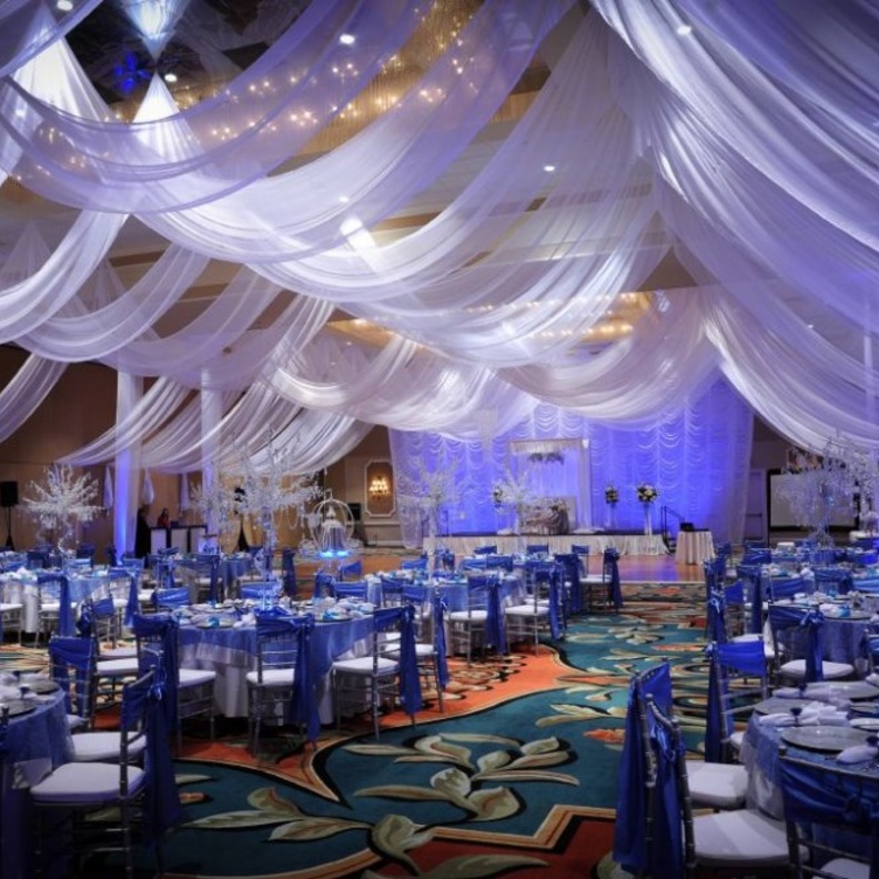 قومي بتخصيص طاولات الزفاف للأشخاص غير المرتبطين