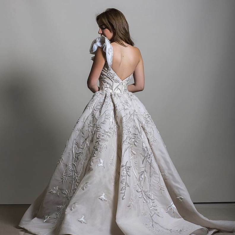 فستان من ايمان صعب