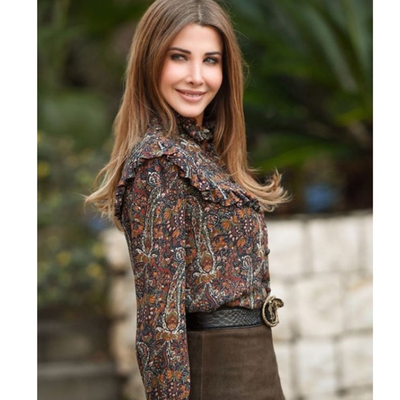 اراء المتابعين ونقاد الموضة انقسمت بين من أُعجب بهذه الاطلالة ومن اعتبر انها لا تليق بنانسي