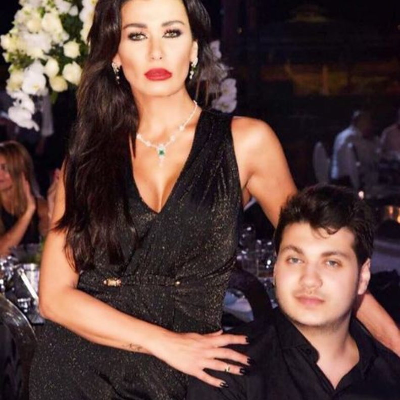 نادين الراسي ونجلها