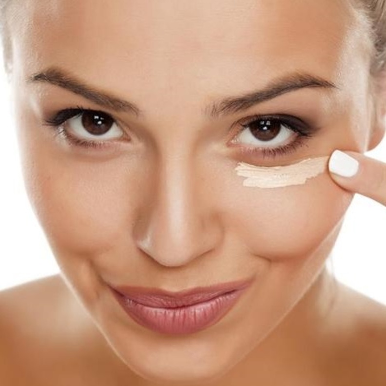 طبقي الألوان الترابية للعيون في شهر العسل