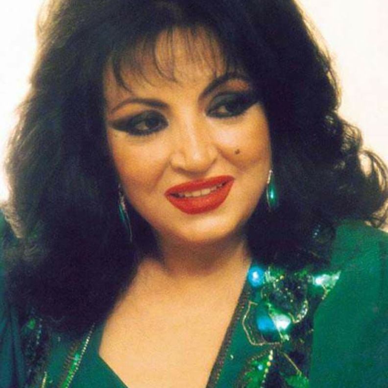 سميرة توفيق تحتفل بعيد ميلادها وسط افراد اسرتها