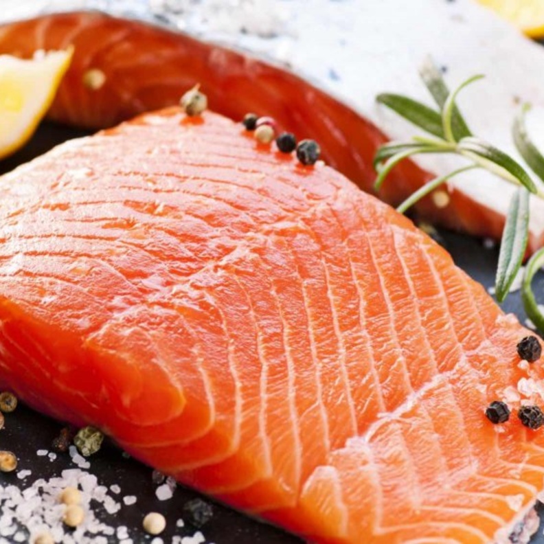 فوائد السلمون في الوقاية من سرطان الثدي 