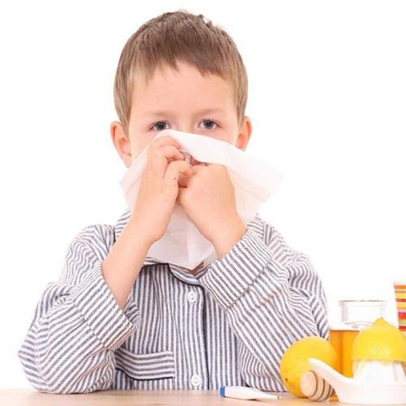 يختلف علاج سيلان الانف من طفل لآخر ويعتمد على تشخيص الطبيب وليس غير ذلك