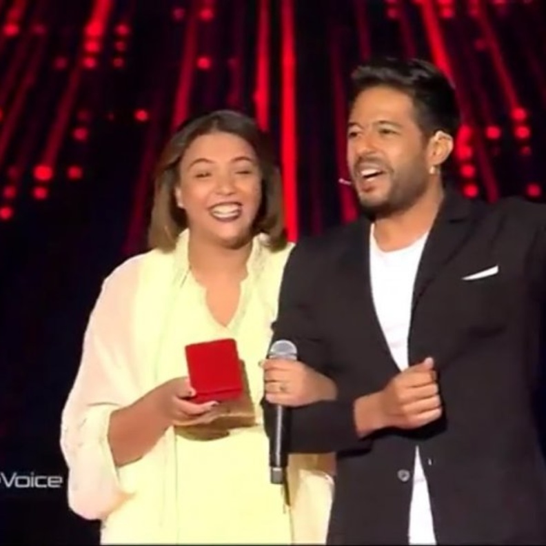 محمد حماقي ومتسابقة ذا فويس