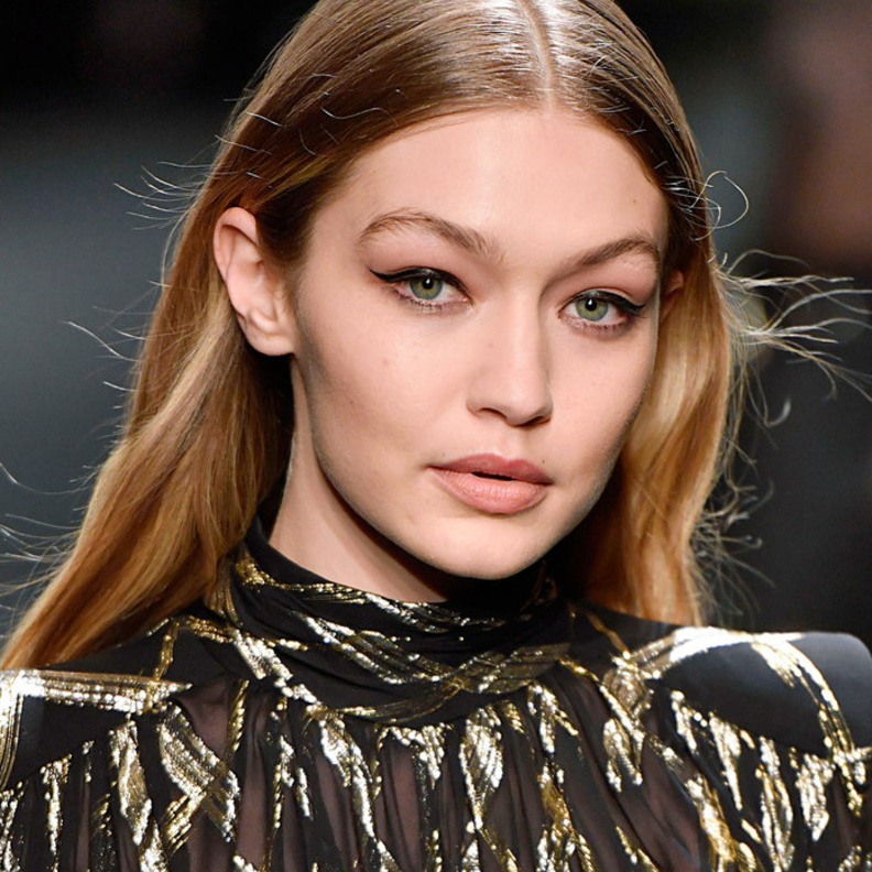 مكياج عيون مع الايلاينر البني من Roberto Cavalli