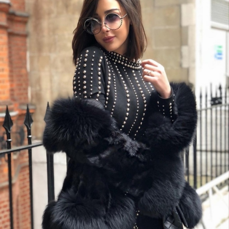 جاكيت عصرية فاخرة وطويلة مع الشراريب من اختيار بسمة بوسيل