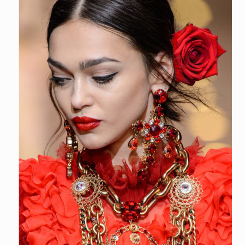 تسريحات شعر ويفي عصري في عرض دولتشي اند غابانا