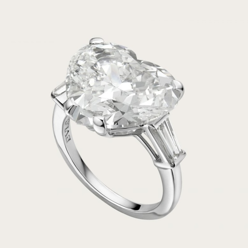 خاتم من بولغاري للخطوبة بححر ماسي مربع