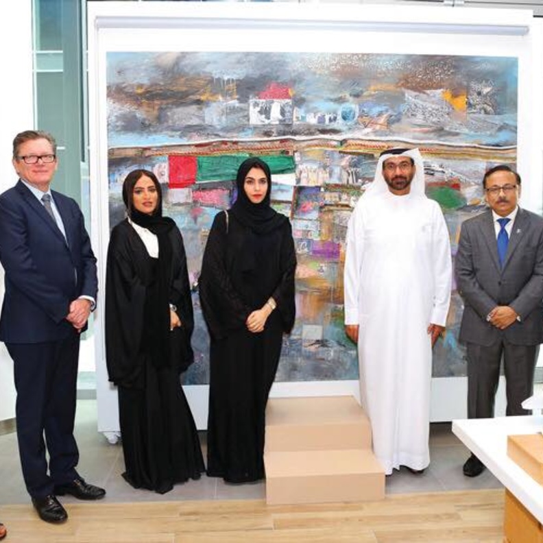 الامارات دبي الوطني يحتفي بذكرى زايد بلوحة فنية رائعة للفنانة فاطمة المزروعي