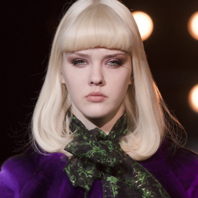 تسريحات الشعر العصرية مع خصل الضفائر على خطى Jil Sander