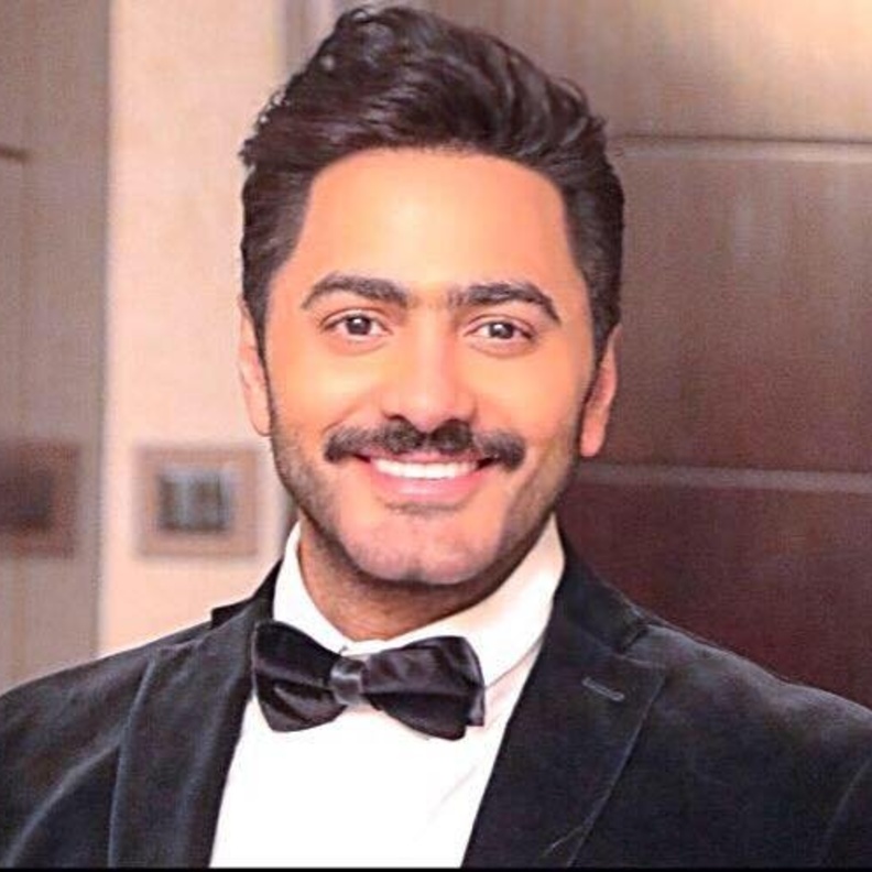 عمليات تجميل تامر حسني