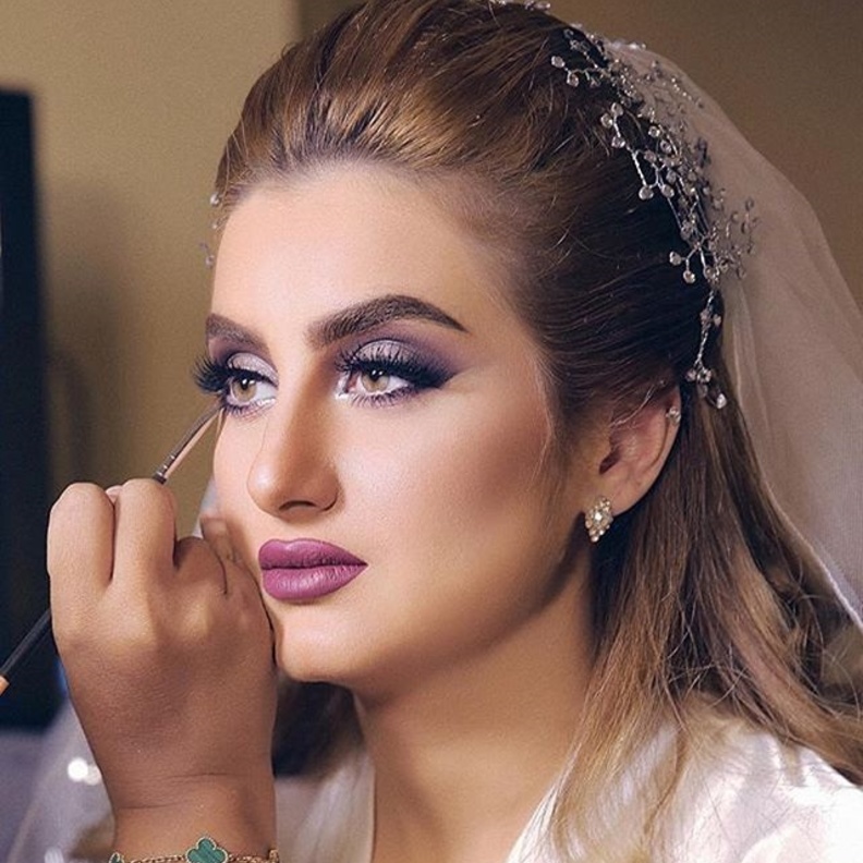 مكياج عيون براق للعيون