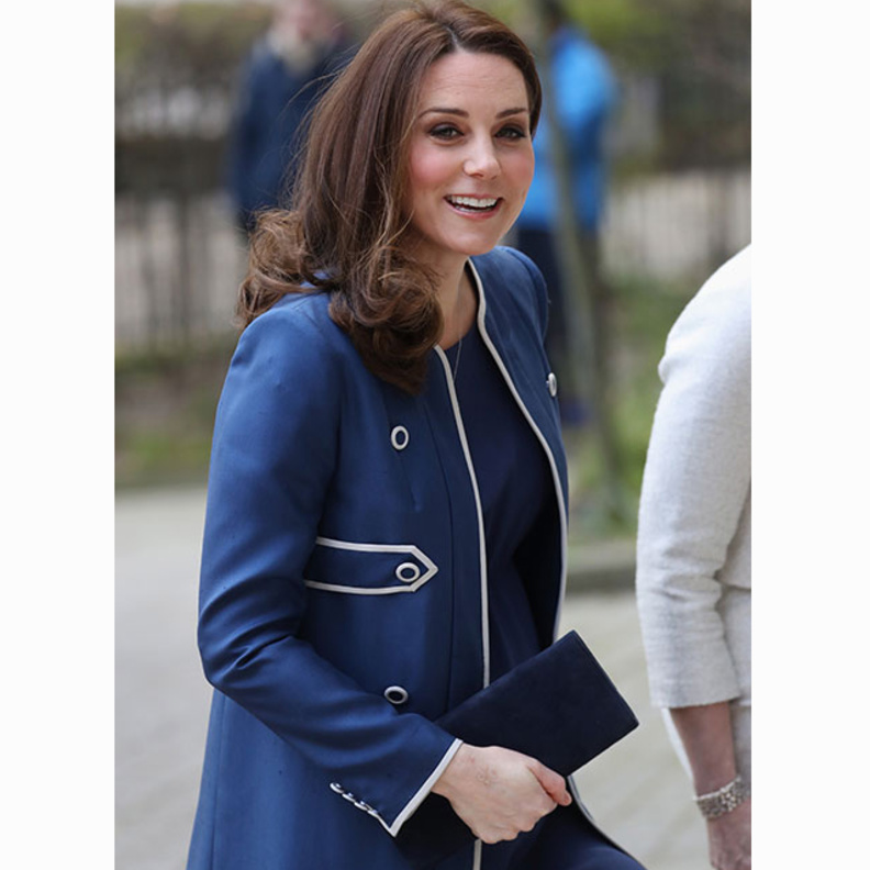 كيت ميدلتون تقابل المرأة التي ساعدتها في ولادة الأميرة تشارلوت