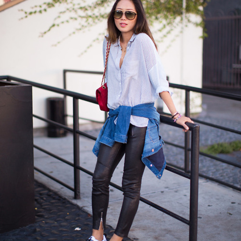 أناقة شبابية تضمنينها مع الأحذية الرياضية البيضاء