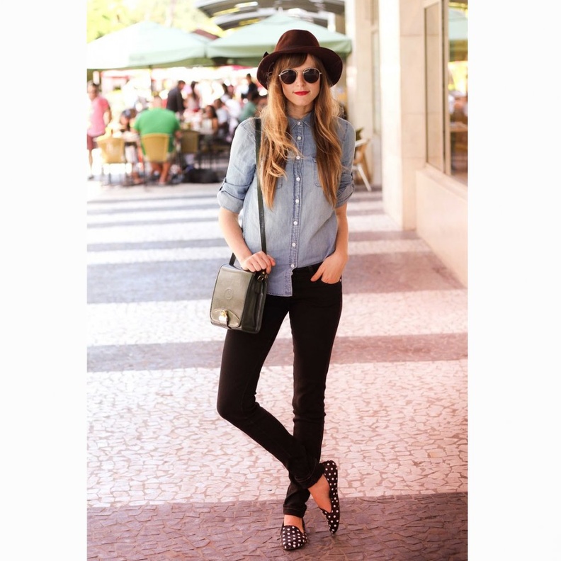 اطلالات جذابة بطرق منوّعة بأبرز تصاميم الأحذية الفلات للبنات