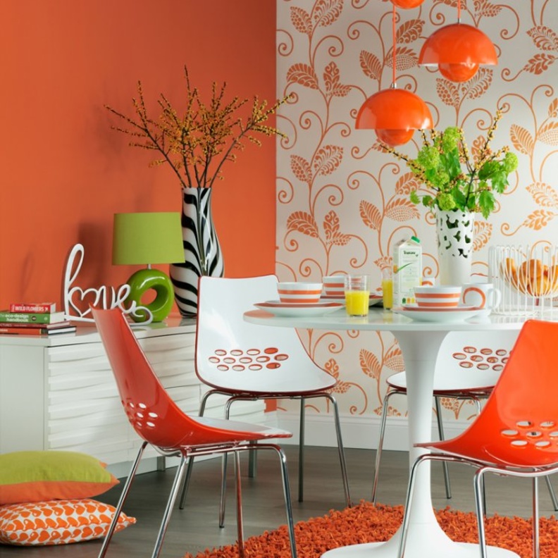 اللون البرتقالي لديكور مودرن لركن المدفأة