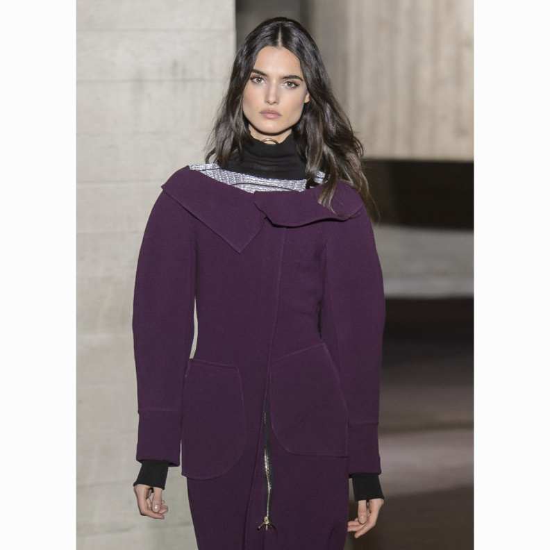 لون راقي ويليق ببشرتك القمحية من ايلي صعب