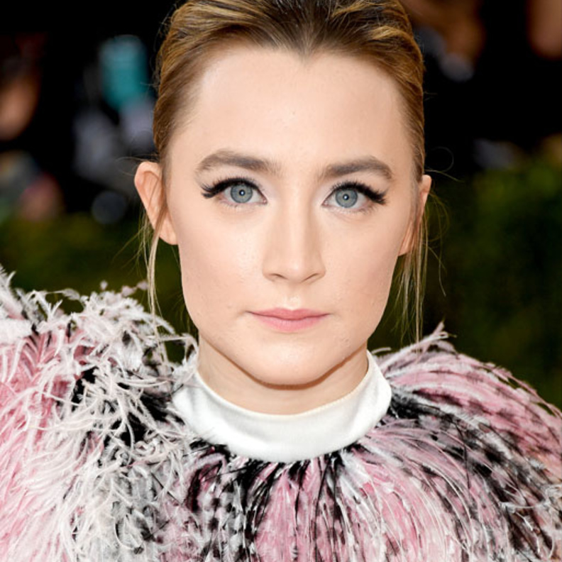 عيون مكحلة ساويرس رونان في حفل Met Gala 2016