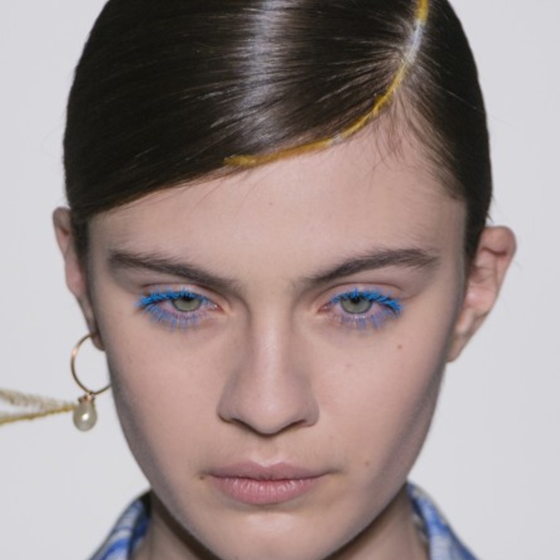 رسمات عيون بنفسجية بأسلوب دار JourNe