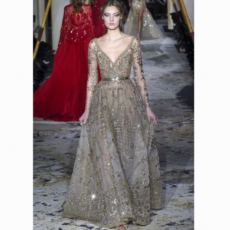 فساتين خطوبة من مجموعة ايلي صعب بألوان ميتاليكية تضيف لمسة من الرقي و الجمال