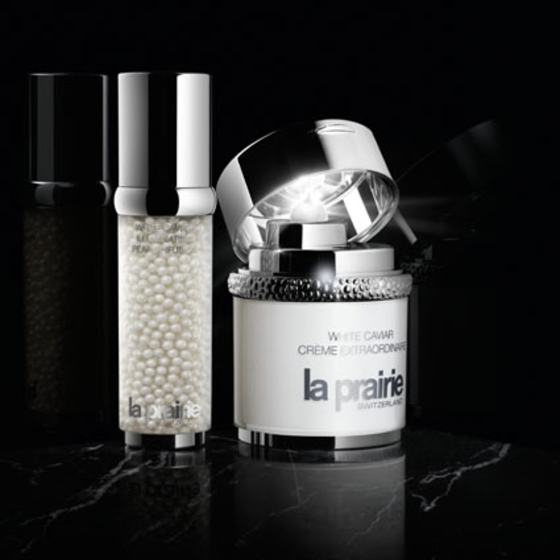 ينفرد مستحضر White Caviar Crème Extraordinaire بتركيبة استثنائية لبشرة نضرة.