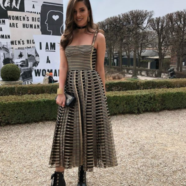 لارا اسكندر في اطلالة ناعمة في فستان باللون الأبيض