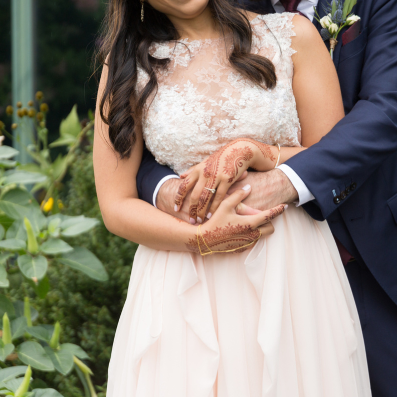 لا تستخدمي الماء بعد رسم الحناء ب8 ساعات