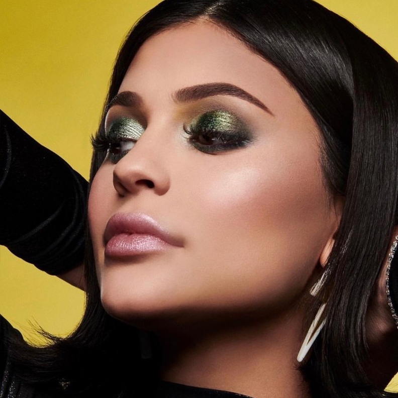 احصلي على إطلالة كايلي جينر