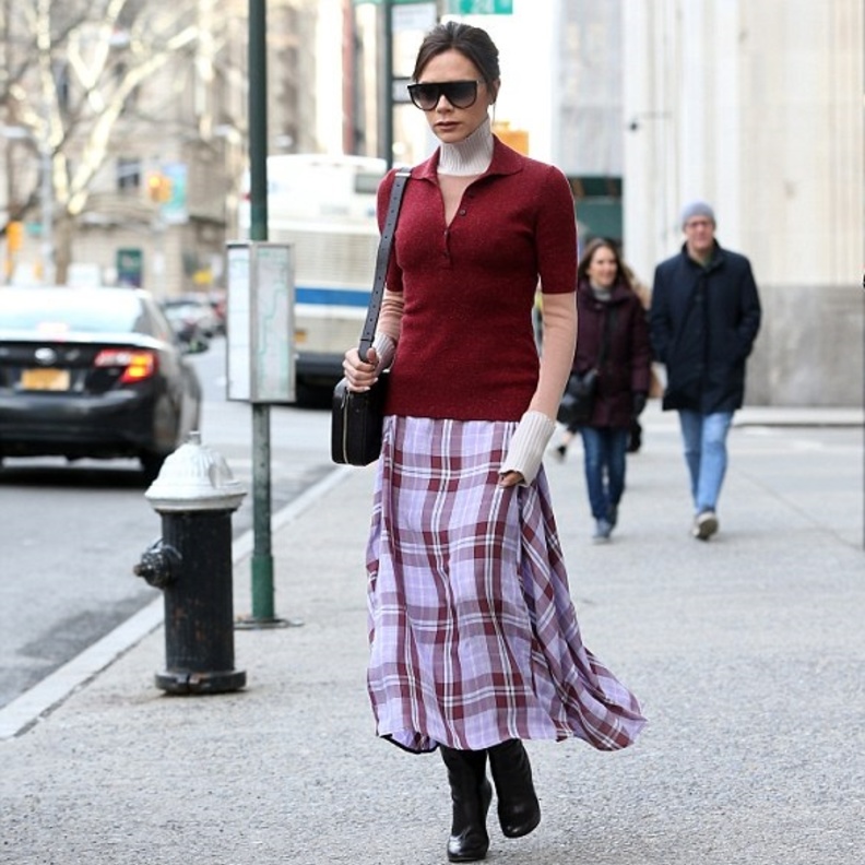 فيكتوريا بيكهام تعيد احياء الموضة الاحب على قلبها.