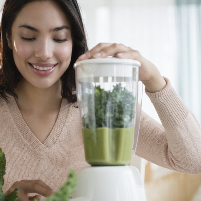 إليك بعض المشروبات الصحية و الاساسية لتقليل دهون الارداف