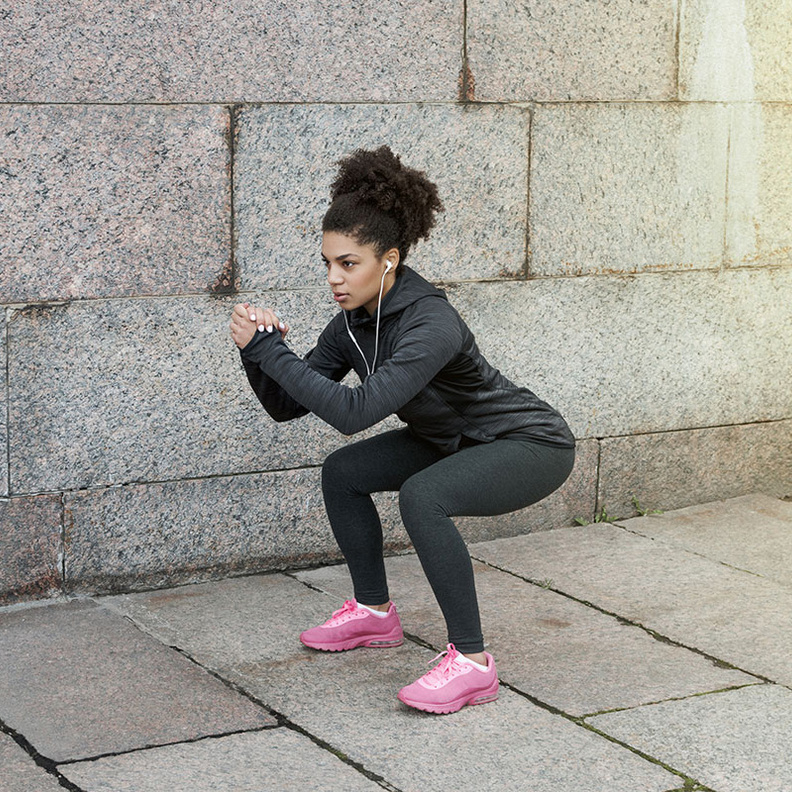 السكوات من افضل التمارين لانقاص الوزن و شد العضلات و الترهلات