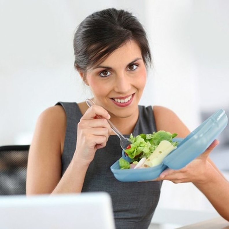  اطعمة مفيدة للمرأة العاملة