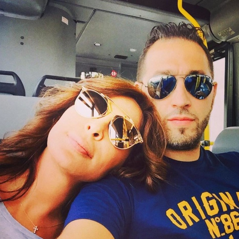 اليسا وشقيقها