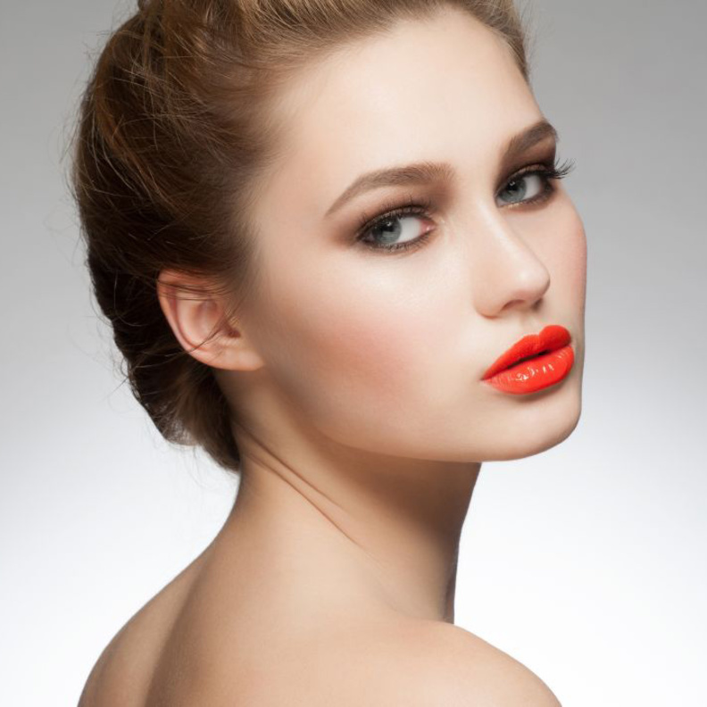اللون البرتقالي العصري لأحمر الشفاه