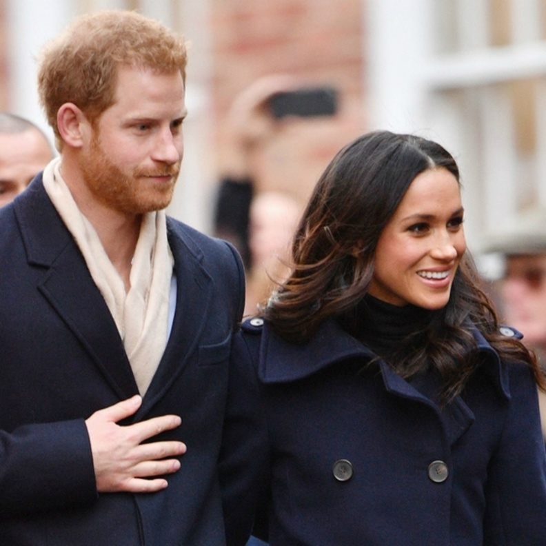 أبناء أنجيلينا جولي وبراد بيت يرغبان في الإقامة مع والدهم وجينيفر أنستون