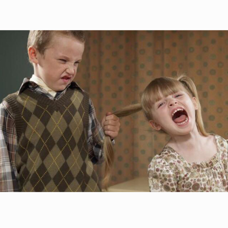 كيفية التعامل مع الطفل العنيف لتقويم سلوكه