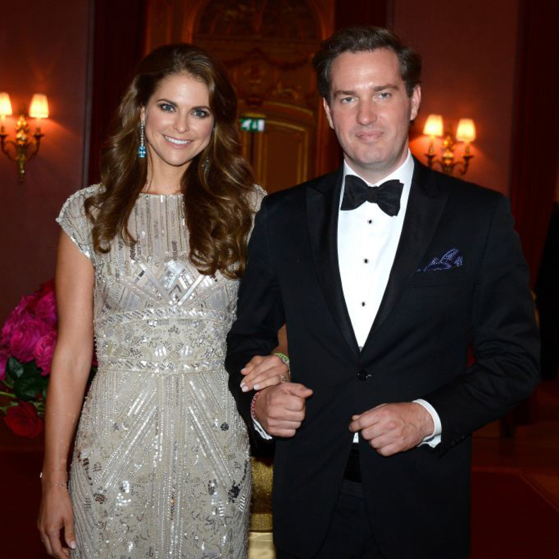 كريس أونيل سعيد بولادة طفلته الثالثة