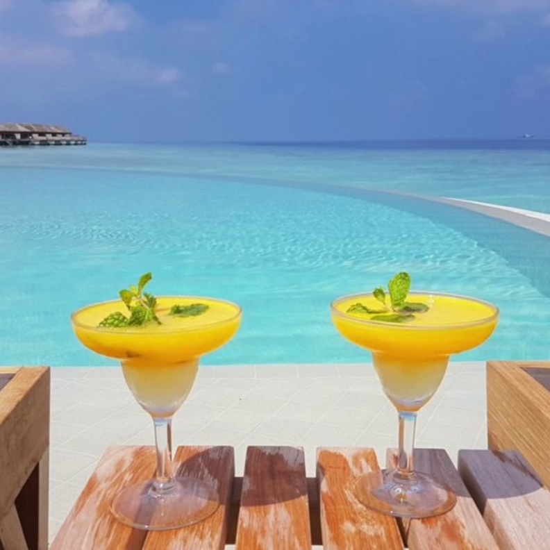 لعيش اجواء الشاطئ المنعشة Hurawalhi مطعم تحت الماء-