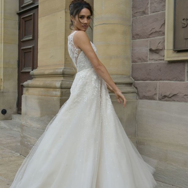 تقارير عن اختيار ميغان ماركل فستان زفاف من " Ralph & Russo"