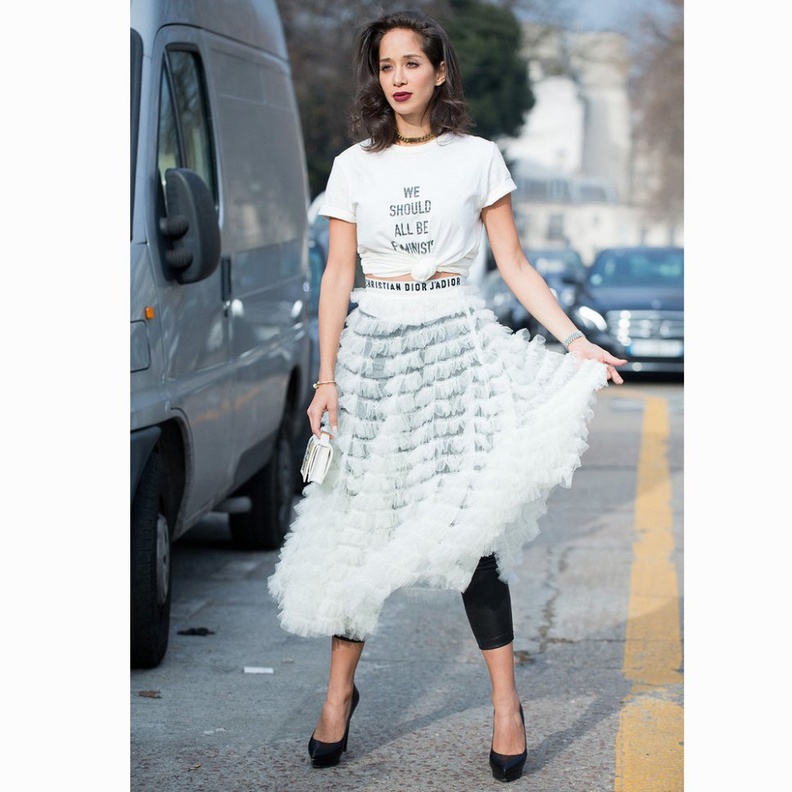 مع اطلالاتك اليومية في بناطيل الجينز اختاري التيشيرت القطنية