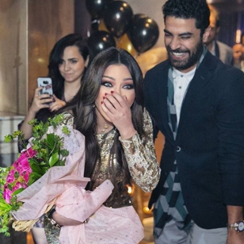 هيفاء وهبي تتفاجئ بحفل ميلادها في القاهرة